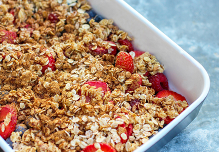 Berry mango crumble